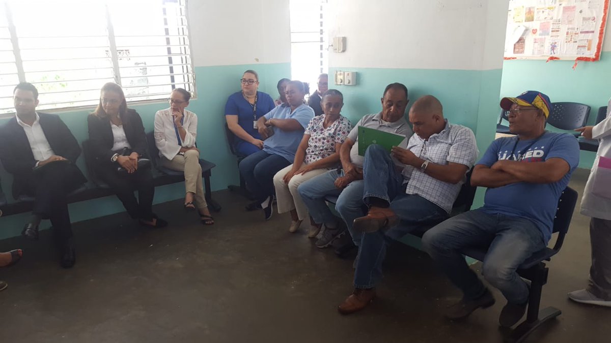 MapRDo's tweet photo. AHORA| Ministro de Administración Pública, licenciado Ramón Ventura Camejo, pasa revista a cumplimiento con indicadores del Modelo CAF junto a autoridades del Centro de Primer Nivel Barrio Lindo en Santiago.
#ModeloCAF https://t.co/Yzj6Q1jKTp
