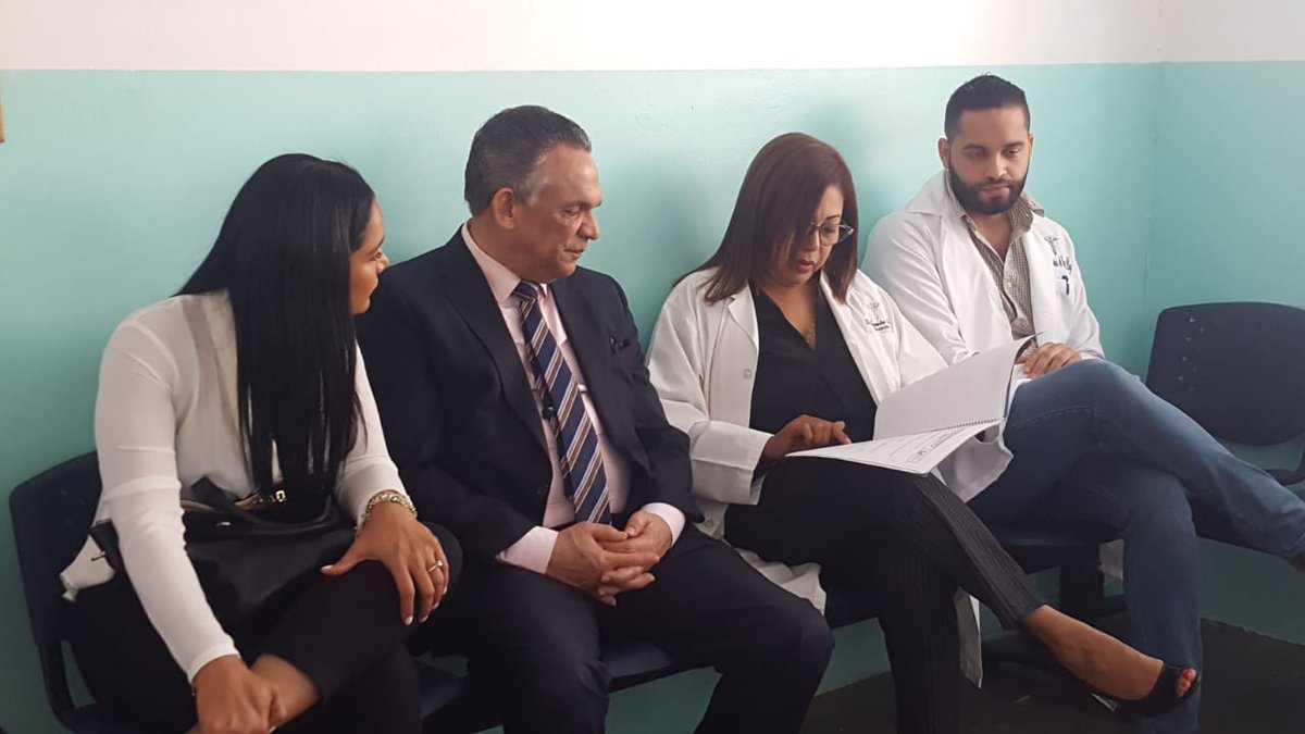 MapRDo's tweet photo. AHORA| Ministro de Administración Pública, licenciado Ramón Ventura Camejo, pasa revista a cumplimiento con indicadores del Modelo CAF junto a autoridades del Centro de Primer Nivel Barrio Lindo en Santiago.
#ModeloCAF https://t.co/Yzj6Q1jKTp