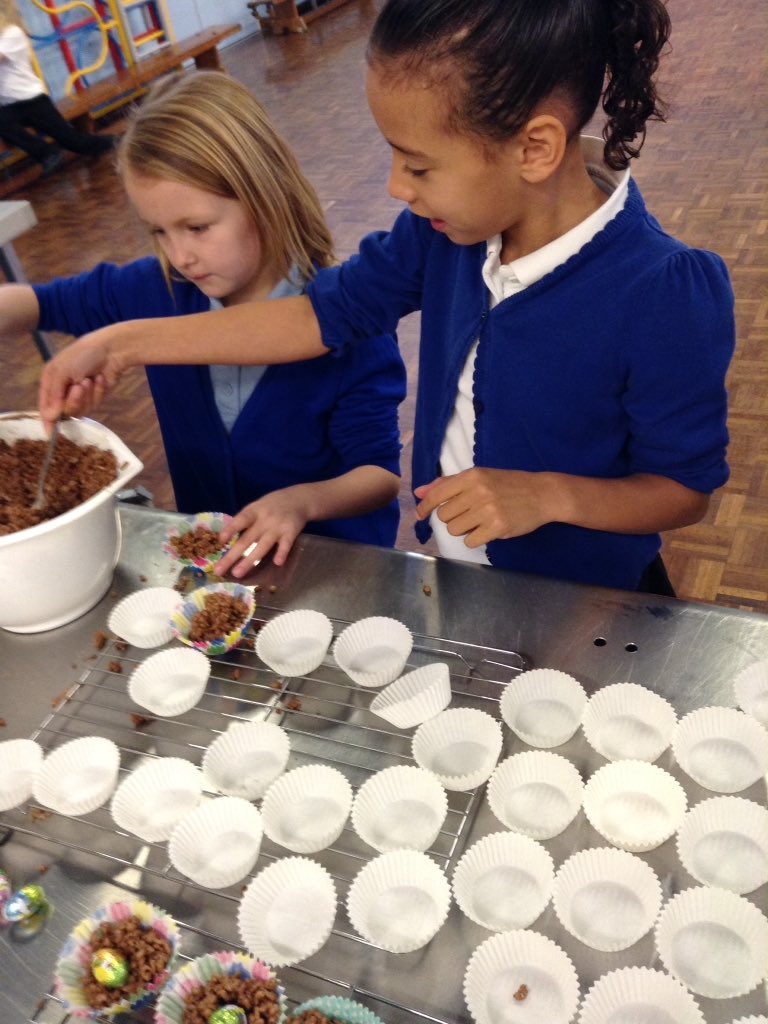 latimerprimary's tweet image. ClassPK enjoyed making delicious crispy cakes yesterday as well as learning all about Fairtrade produce and the importance of buying them! #ClassPK #FairtradeFortnight #LatimerScienceWeek