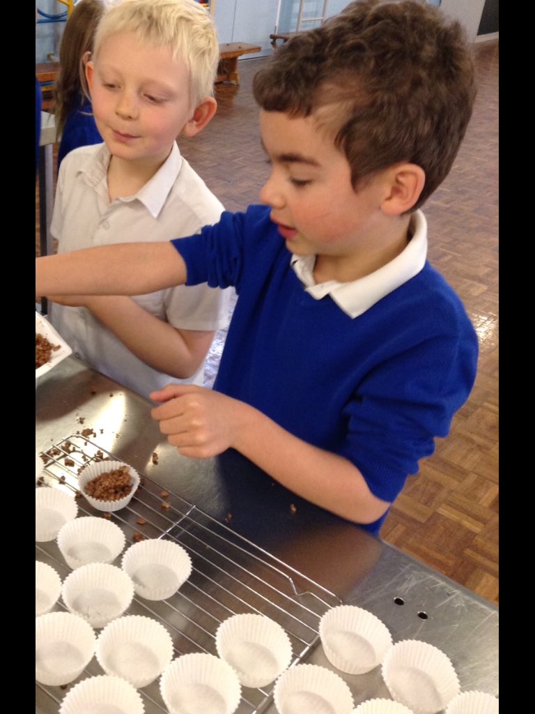 latimerprimary's tweet image. ClassPK enjoyed making delicious crispy cakes yesterday as well as learning all about Fairtrade produce and the importance of buying them! #ClassPK #FairtradeFortnight #LatimerScienceWeek