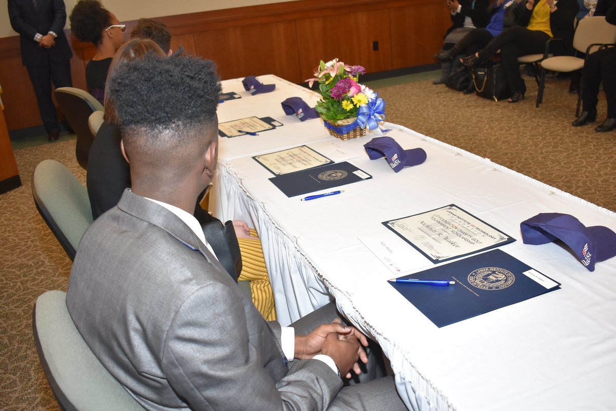 #TBT: Last year, on this day, was our first, official, #CTEsigningday! 
We 🎉celebrated 🎉 #Texas high #school #students:
✅Students are choosing careers that should have tons of jobs available!

👉[2020's CTE Signing Days] → twc.texas.gov/partners/texas…