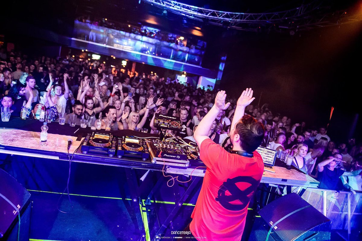 No words needed!!! 
♾ infinite thanks to ONE OF THE BEST PRODUCER!!! 👏🏻👏🏻
#Groovebox destroying the dance floor last weekend at #Danceteria (Helsinki) with voom red shirt 😍
#thanks #support