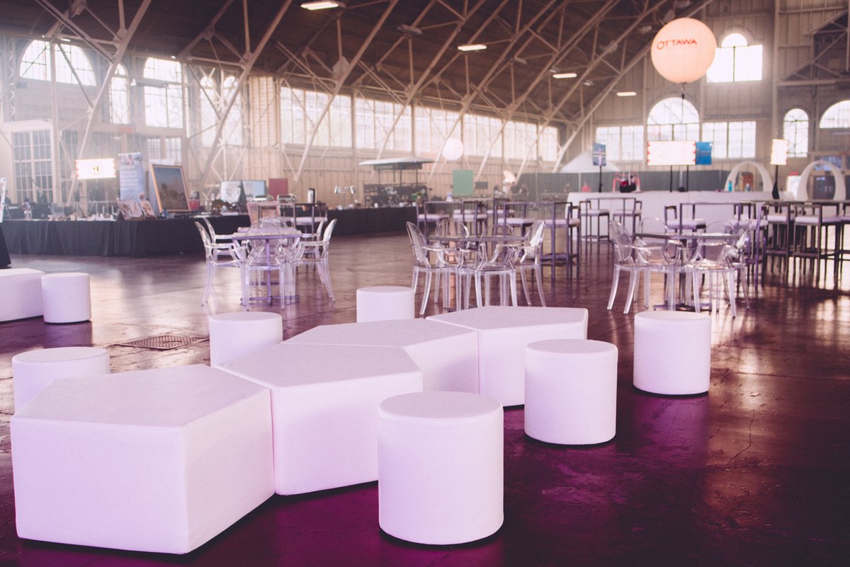There are many #LouLou pieces to spot in this photo but front and centre is our Versatile Collection! These Versatile pentagons and dots are perfect for any space. Rent them for your next event! ✨ loulourentals.com #EventProfs #Ottawa