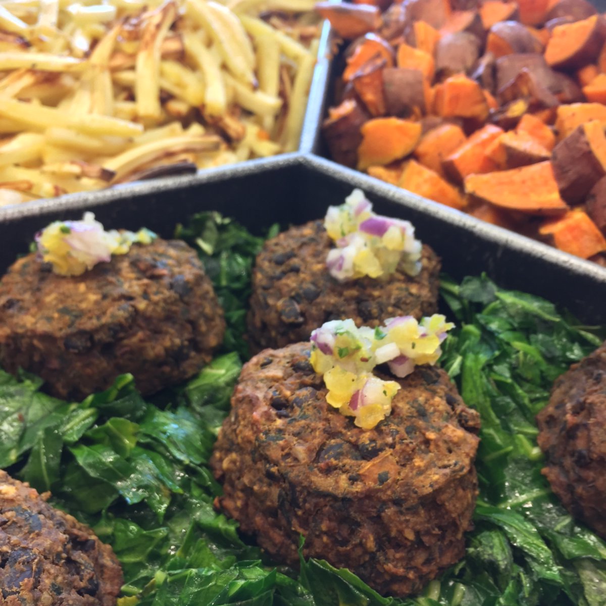 HarvestIFNH's tweet photo. DYK (Did You Know)...

You better #CURRY to #Harvest to #RELISH our #vegetarian #Butternut #BlackBean &amp; Toasted #Walnut #Burger!
Topped w #Curried #Tomato Relish &amp; served with #Parsnips #Yams &amp; #Collards!

@RutgersIFNH @ru_hdt @RutgersDining @RutgersSEBS @rutgersalumni @RutgersNB https://t.co/QIVUX7skaG