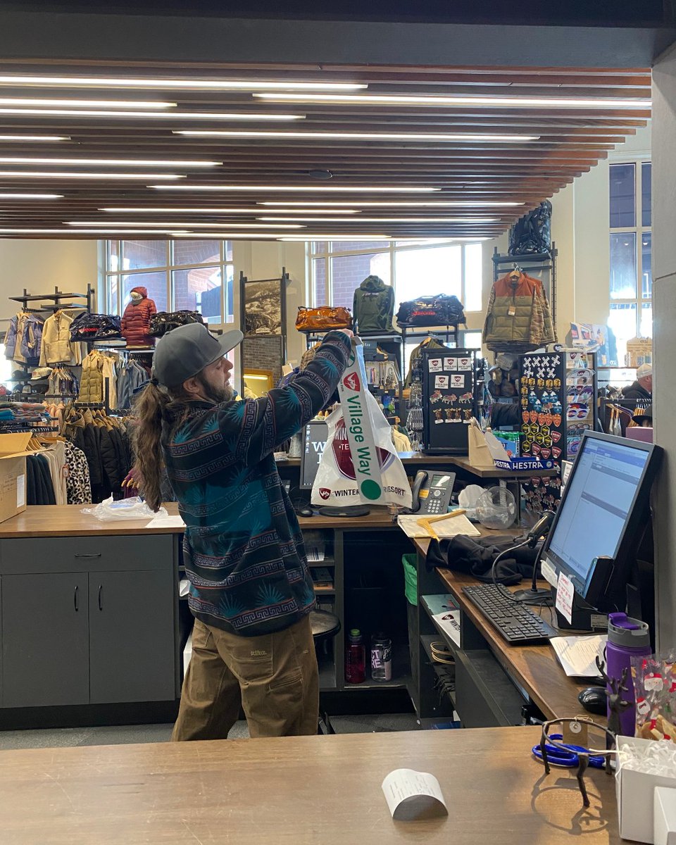 WorkWinterPark's tweet photo. Have a friend who loves outdoor gear and meeting new people?! Tell them about our awesome retail shops that are hiring and you'll get a referral bonus! #workperks #workwp #stokedwp #colorado #coloradojobs https://t.co/bQDC9cLqM0
