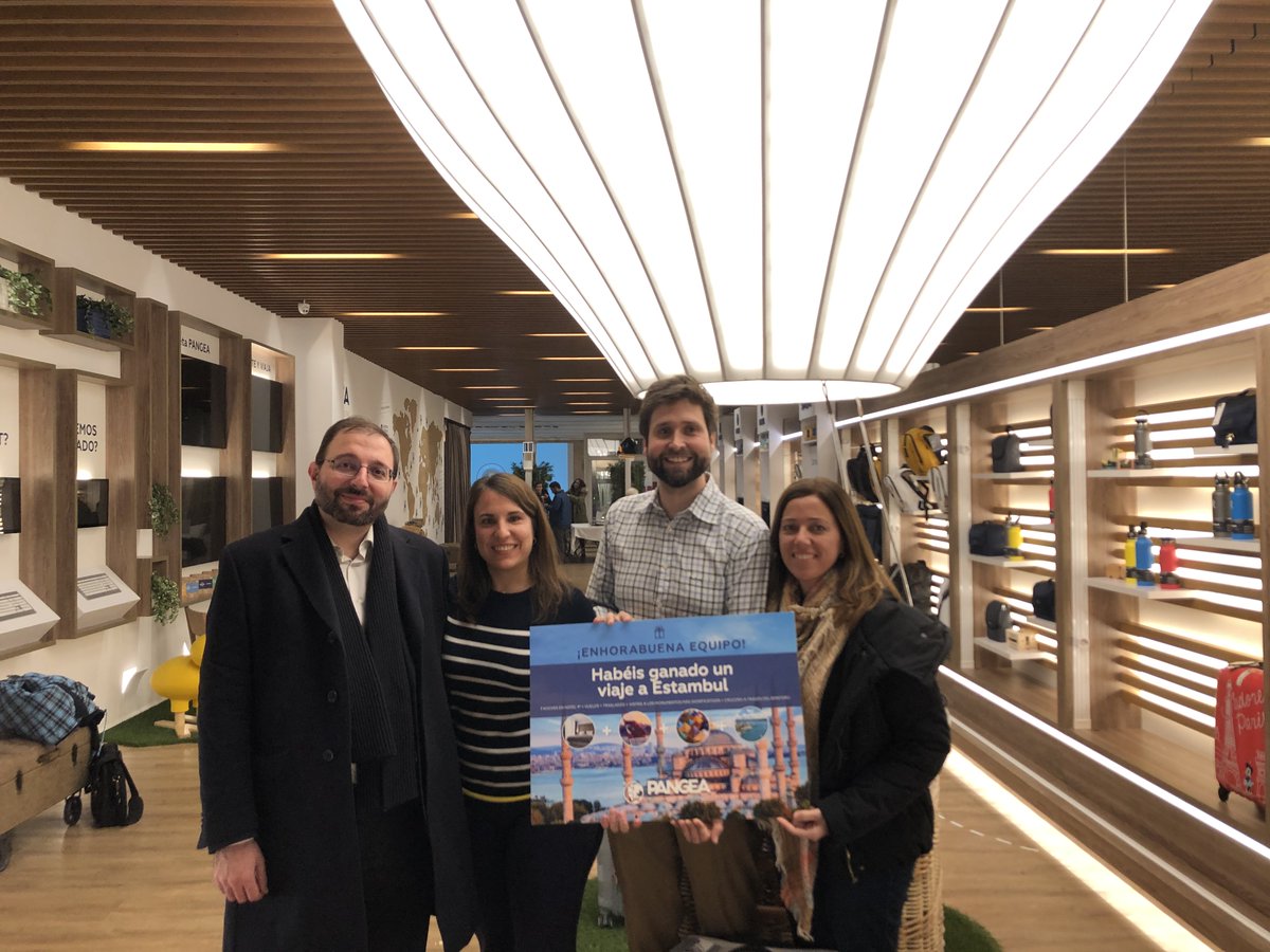 PangeaES's tweet photo. Ayer fue la gran final de nuestra PANGEA Quiz League en #PANGEABCN, una liga con la que hemos disfrutado mucho a lo largo de los últimos 6 meses. 😀
Enhorabuena al equipo ganador que se lleva el premio: ¡un viaje a #Estambul! ¡Y gracias a tod@s los que habéis participado! 😉 https://t.co/eh3cpslH0h