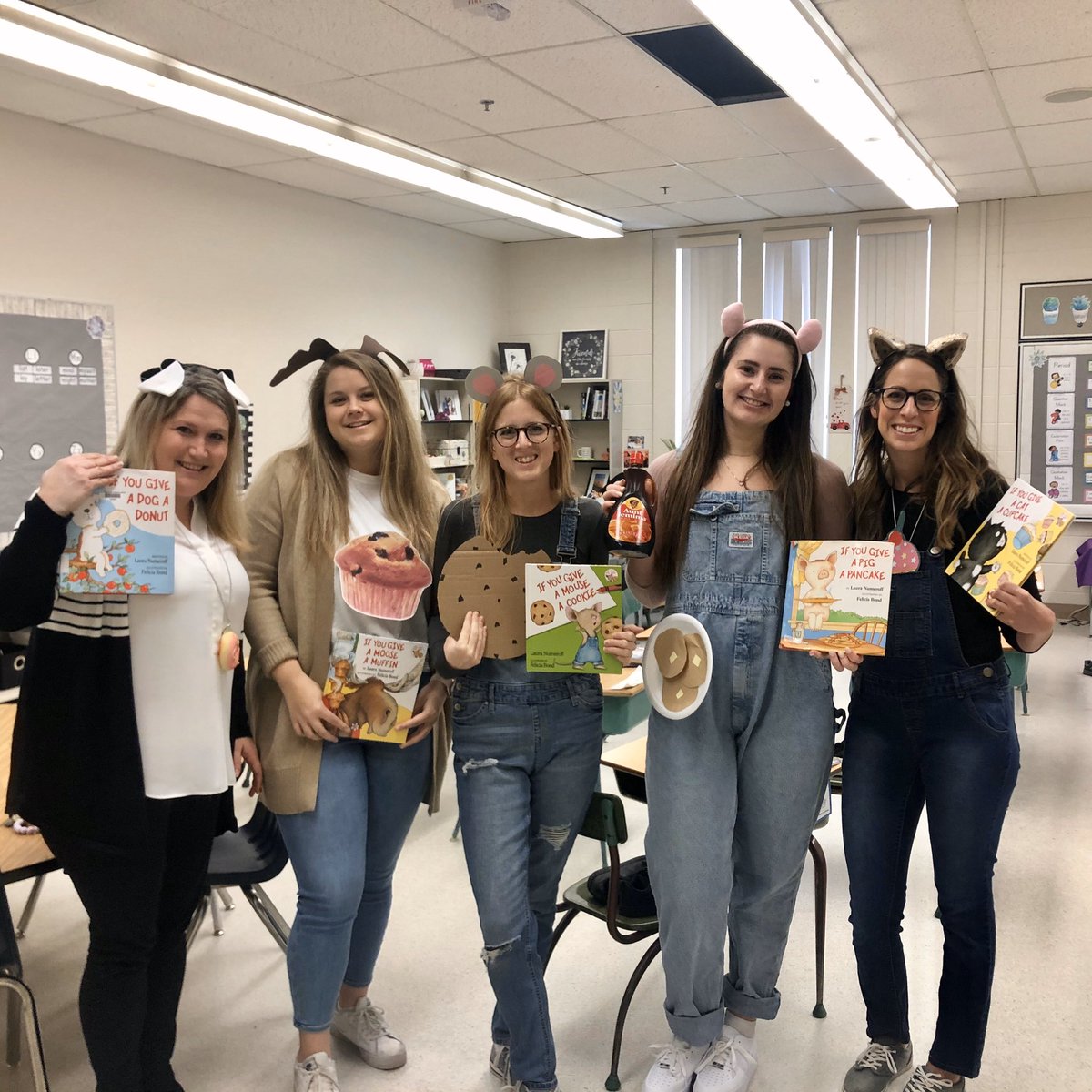 MsTochor's tweet photo. Spirit days are my favourite AND a great way to motivate students to come to school! #Dontmissaday Who can guess what book characters we dressed up as??? 📚🐶🐱🐭🐷 @joarcsd @RCSD_No81 @olriffel1 @Jenna_Magnusson https://t.co/GhaSBSQbGC