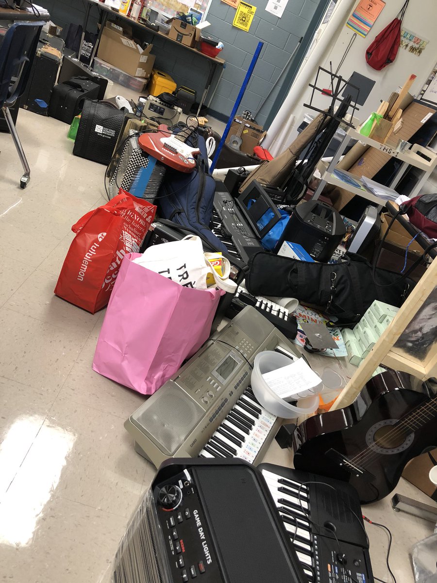 THSJediSci's tweet image. Both the physics teacher and the musician are happy in my classroom right now @TISDTHS #physicsismyjam