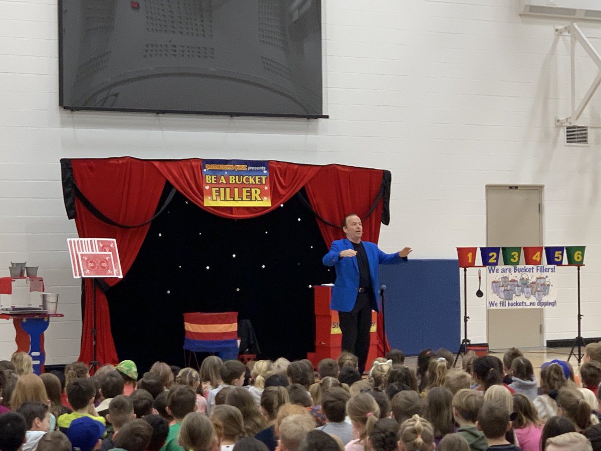 .⁦<a href="/LethSchDivision/">LethbridgeSchoolDivision</a>⁩ Today we are treated to a wonderful presentation from Mr. Steve Harmer (Motivational Magic) and a great message on bucket filling. Thanks Steve. #steveharmer#motivationalmagic