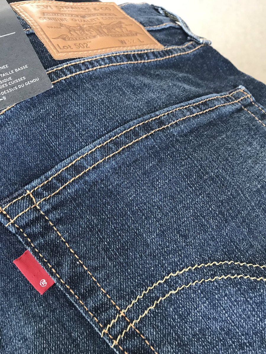 Katieday88's tweet photo. @houseoffraser @LEVIS just collected my online order.. pretty sure this red tag should say Levi’s on it? They are now out of stock online, can you please help me find a local store with stock (size M) so that I can do an exchange? Your online chat can’t help https://t.co/DGVkFVSszM