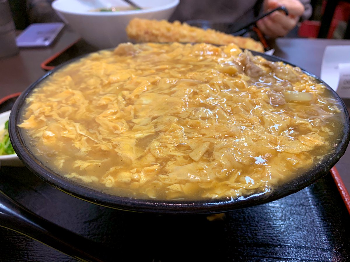 久々に多忙を極めている。。返事とか遅れちゃってすみません。いずれ返すので気長にお待ち下さい。。

目が死んでたので「元気が出るご飯」として連れてきてくれたお店。信じられないだろ？これでカレーうどんなんだぜ？