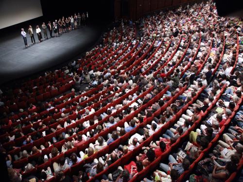 FrenchCineTV's tweet photo. Découvrez notre sélection 2020 des FESTIVALS DE CINÉMA sur le territoire français : https://t.co/iHinjemSvA https://t.co/8Is7rM7RV1