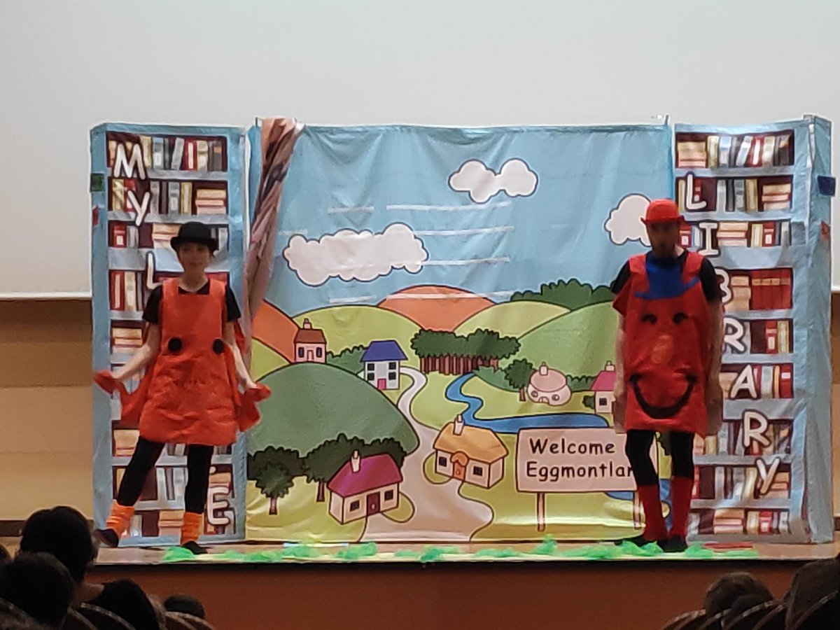 Colegiotrescas3's tweet photo. Hoy hemos tenido representaciones de teatro en inglés. FORUM THEATRE  and EDUCATION han representado para 1°,2° y 3° "My little library". Los alumnos de 4°,5° y 6° hemos visto "The new little pince" https://t.co/HKHrMX9vaa