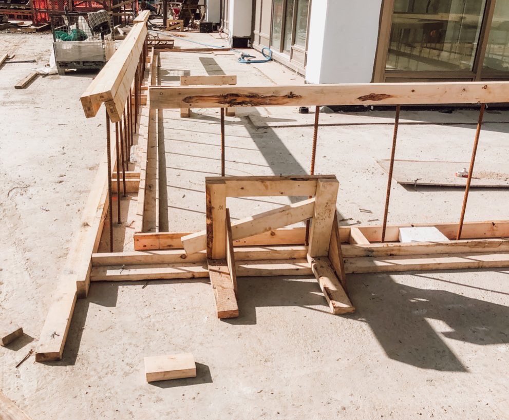 fuhriousconst's tweet photo. Starter curbs in place. 🔨 Once these are poured and waterproofed, we’ll begin building the next level of architectural planter walls. #FuhriousConstruction #ModusConstruction https://t.co/ooZPnlKwta