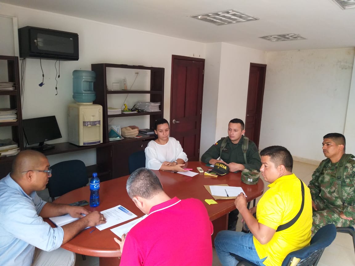 PoliciaGuaviare's tweet photo. En @AlcalamarGre realizamos comité de orden público con fin de realizar seguimiento a los recursos del #FONSET y programar mesas de trabajo de elaboración del #PISCCS Gestión Territorial para la Seguridad -GTS-DMS @region7policia #SomosUnoSomosTodos https://t.co/PT5Zwg5dYq
