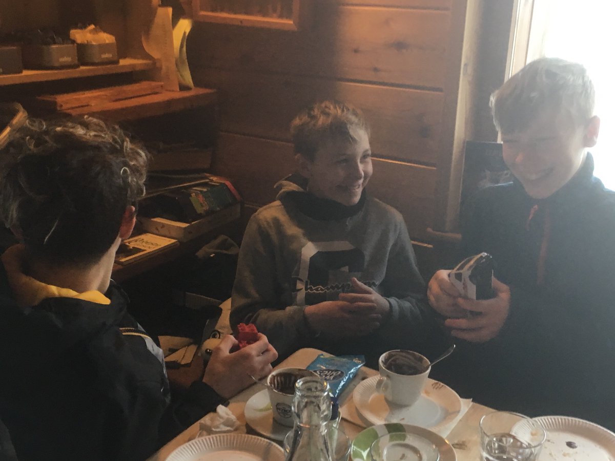 PPencelli's tweet photo. More hot chocolate and food (as if we haven't fed them enough) before snow games and torchlit descent #keepingthembusy #foodgloriousfood #freshair https://t.co/mubf6jxoNJ