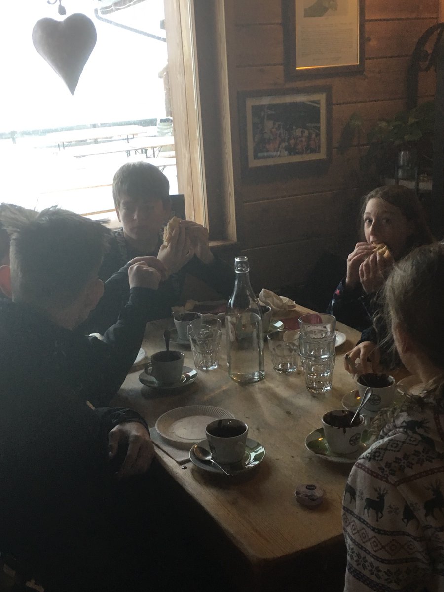 PPencelli's tweet photo. More hot chocolate and food (as if we haven't fed them enough) before snow games and torchlit descent #keepingthembusy #foodgloriousfood #freshair https://t.co/mubf6jxoNJ