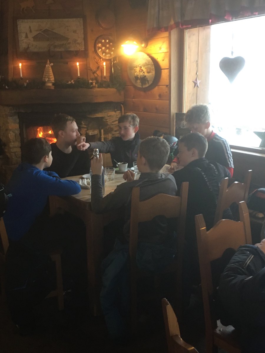 PPencelli's tweet photo. More hot chocolate and food (as if we haven't fed them enough) before snow games and torchlit descent #keepingthembusy #foodgloriousfood #freshair https://t.co/mubf6jxoNJ