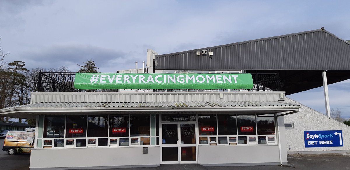 New <a href="/HRIRacing/">Horse Racing Ireland</a> banner up for Saturday. First race is off at 2pm. 
🚍 free bus departs Kilkenny Castle gates at 1pm 
🎸 Live music before &amp; after racing
🏷Get your best priced tickets on GowranPark.ie €12 general admission now 
#everyracingmoment 
#GowranPark