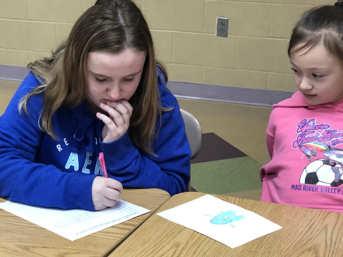 grahammsart's tweet photo. 8th grade artists collaborate with their 3rd grade clients today. 8th graders will create sculptures from 3rd graders drawings. https://t.co/hv02t6NPuq
