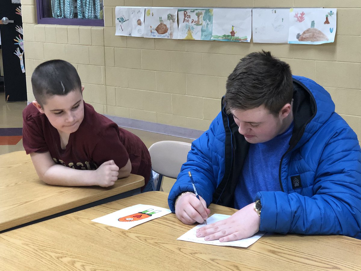 grahammsart's tweet photo. 8th grade artists collaborate with their 3rd grade clients today. 8th graders will create sculptures from 3rd graders drawings. https://t.co/hv02t6NPuq