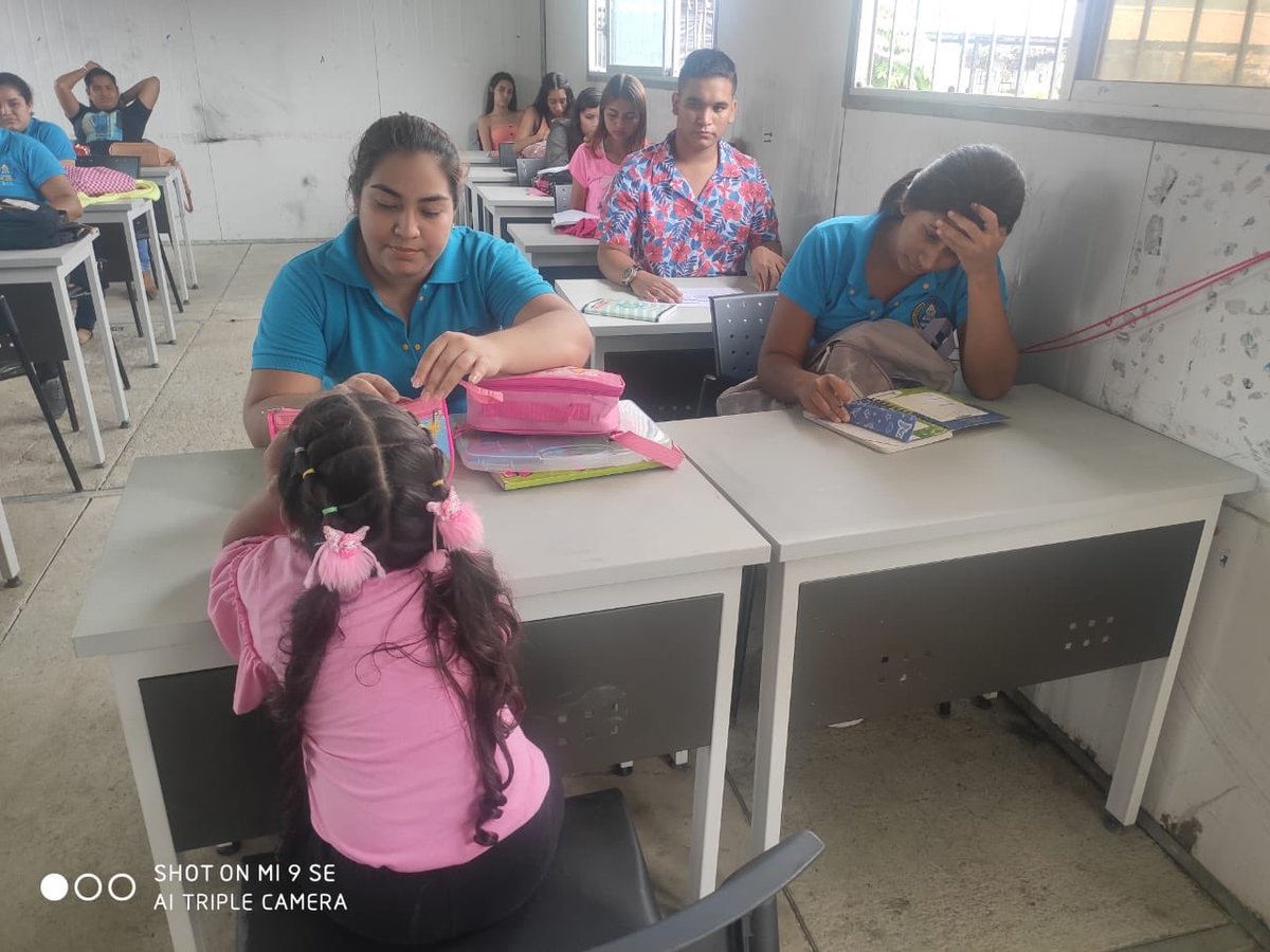 gladysitamg1984's tweet photo. Glenda representa a la mujer que tiene un camino cuesta arriba en la educación superior #YoApuestoPorGlenda Panel: Mujeres en la Academia @ces_ec @EduSuperiorEc  @blanceli  @agustinalbanm https://t.co/4BFEQXLDai
