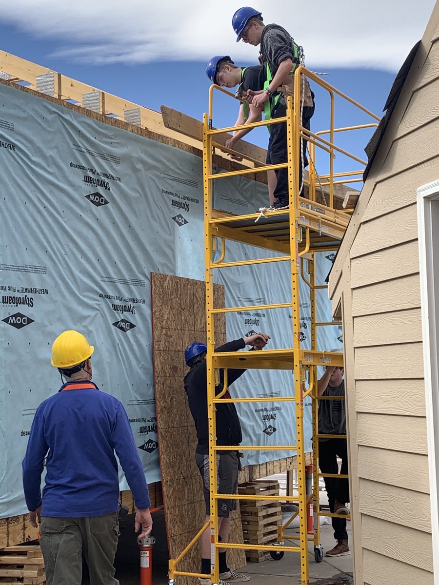 ssundbye1's tweet photo. Deeper learning with Geometry in Construction (GiC) for students at Columbine High School and for Jeffco Learning Lab teachers! ⁦@HabitatDenver⁩ #CCTM @Jeffco_Math ⁦@MesserMarna⁩ ⁦@jefugita⁩ ⁦@COJasonGlass⁩ ⁦@JeffcoSchoolsCo⁩ ⁦@GMHSRams⁩ https://t.co/yTC3dAKyiM