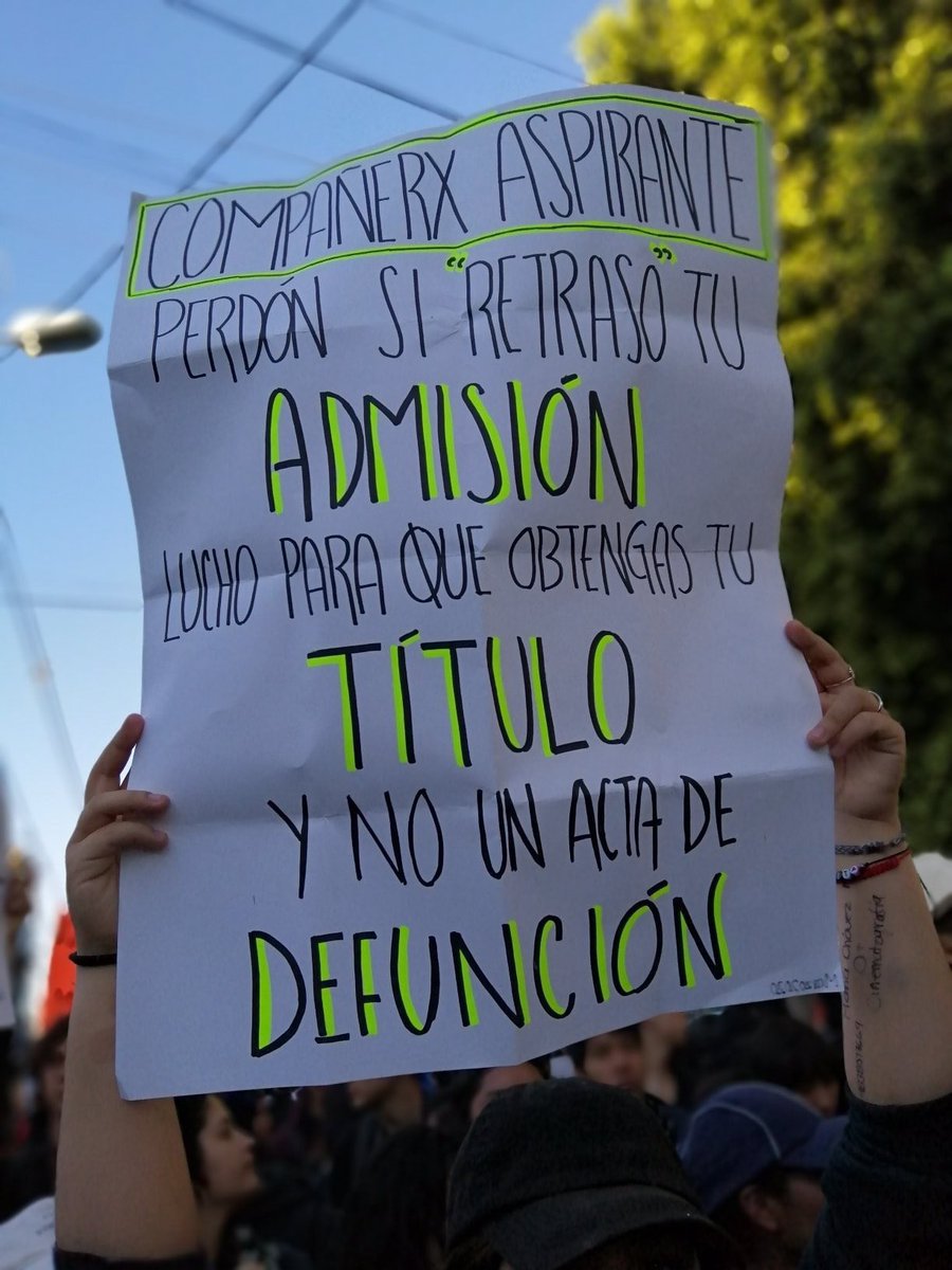 yazz_no_se_que's tweet photo. Estos mensajes erizan la piel

#MegaMarchaUniversitaria

Con todi mis universitarios!! https://t.co/AVcj2xPpRZ