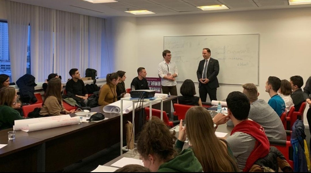 yavuzyilmazd's tweet photo. #ESTIEM
(Avrupa Endüstri Mühendisliği Öğrencileri) topluluğundan
@METU_ODTU ve @itu1773 gruplarının düzenlediği "Europe 3D Turkey" etkinliğinde 11 farklı ülkeden gençlerle buluştuk.
Umut, gençlerle konuşunca bir kere daha yürürlüğe girdi. ☀️
🇹🇷 🇭🇺 🇺🇦 🇨🇵 🇧🇬 🇩🇪 🇳🇱 🇷🇺 🇧🇪 🇷🇸 🇷🇴 🇫🇮 https://t.co/GHQ27xsiFE