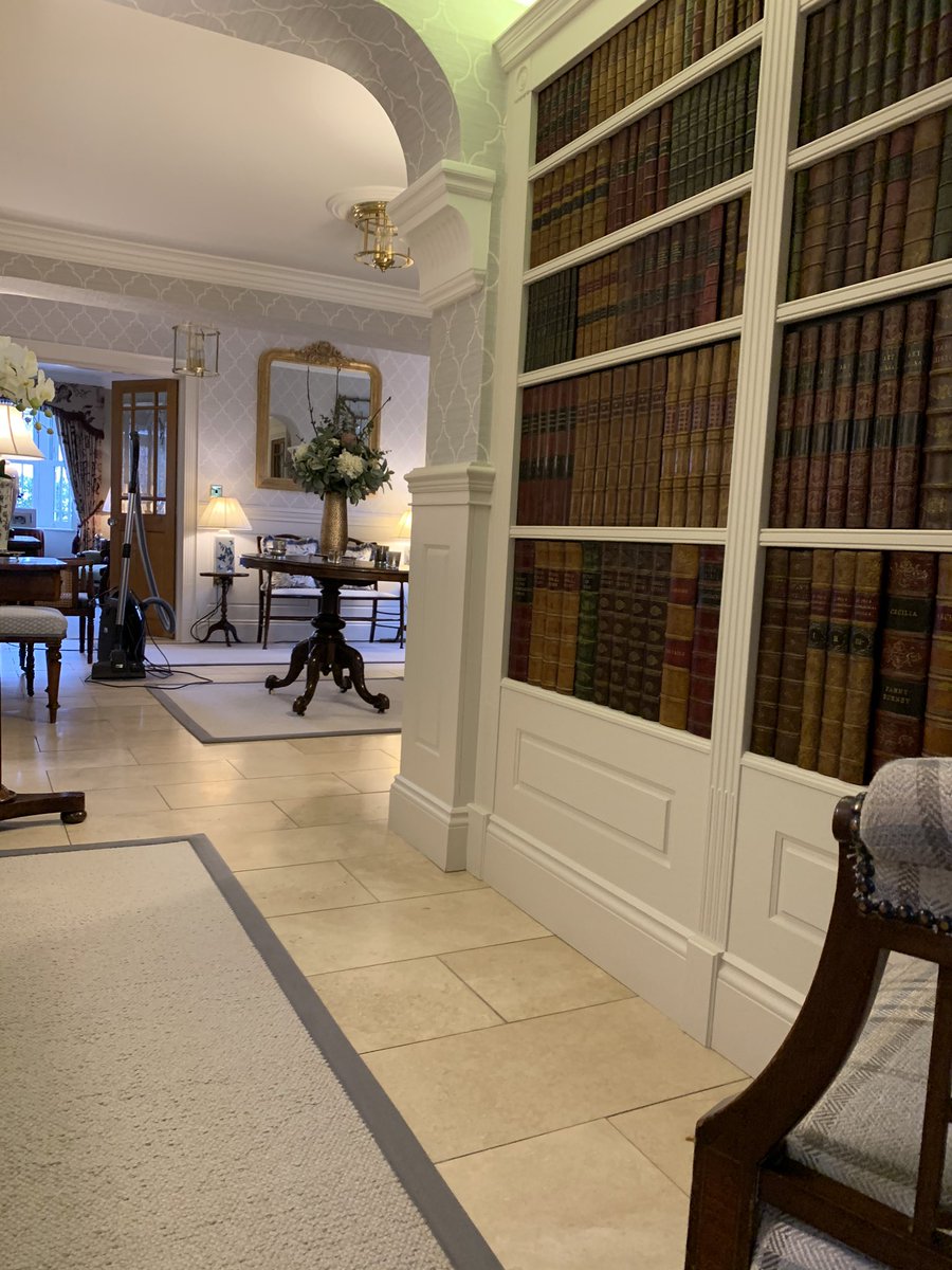 theFamilySK's tweet photo. Have an appreciation for a great reading spot! A wall crammed with #books is any readers dream.
The more cluttered the shelving the more charmingly eccentric it will look! #readingspot #WorldBookDay2020 #WorldBookDay #receptionhall #countryhome #periodhome https://t.co/2Iem43GEMo