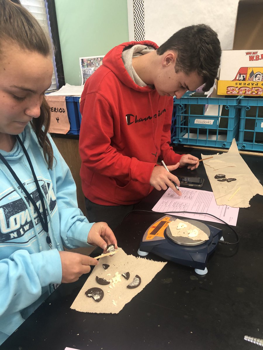 TweetingPureAu's tweet photo. Students are completing Part 1 of their #PercentComposition lab today! Soon they will make their claim on the question: “Are @nabisco “Double Stuf” Oreos REALLY double stuffed? 🤨” #WIHSProud https://t.co/gAEXbWs0rL