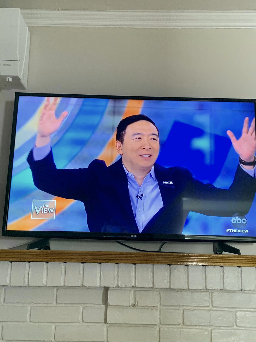 xlillyking's tweet photo. THE BOSS @AndrewYang on @TheView!
look at all the faces of #YangGang 💙looking FORWARD to the next phase of this movement. #humanityforward #HF https://t.co/ISyFeEEu5j