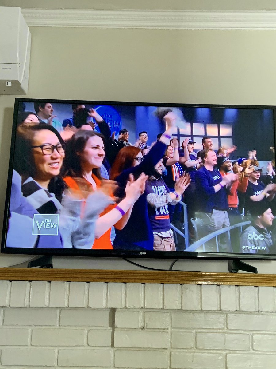 xlillyking's tweet photo. THE BOSS @AndrewYang on @TheView!
look at all the faces of #YangGang 💙looking FORWARD to the next phase of this movement. #humanityforward #HF https://t.co/ISyFeEEu5j