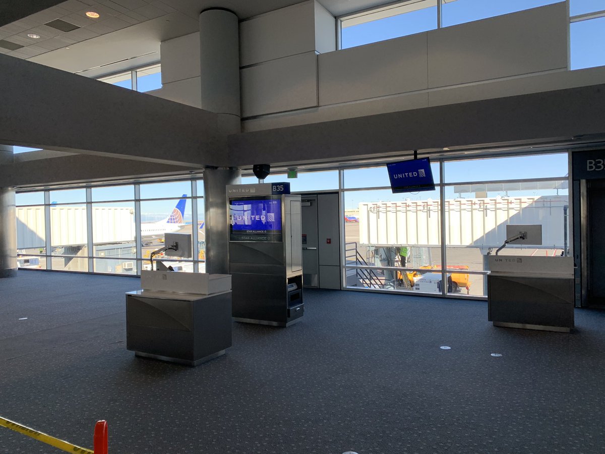 How gorgeous is new @united gate B35 at @DENAirport? 😍 More places for #planespotting = happy travelers! ✈️#springbreaktravel #vacationtime #springskiing #beautiful #myUnitedjourney