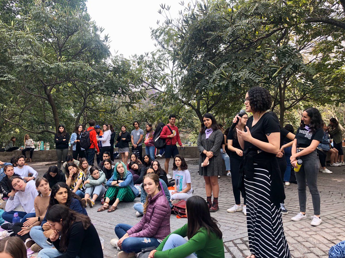 ZonaDocs's tweet image. Comienza paro activo convocado por la colectiva feminista @lavandafem dentro del @ITESO

Por lo menos, 70 estudiantes y algunas profesoras asisten al picnic de bienvenida mixto donde comparten ideas y preguntas acerca del movimiento.

Cobertura @MariferLattuada