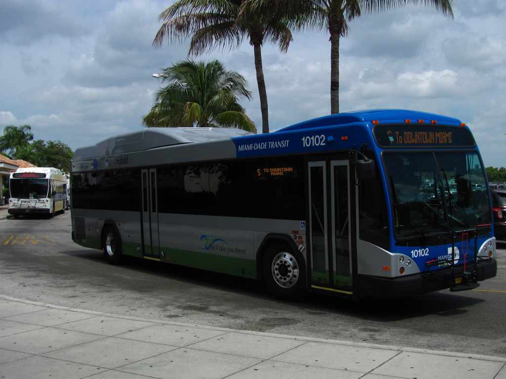 Inauguran autobús exprés a lo largo de autopista 836 bit.ly/38r6lvE