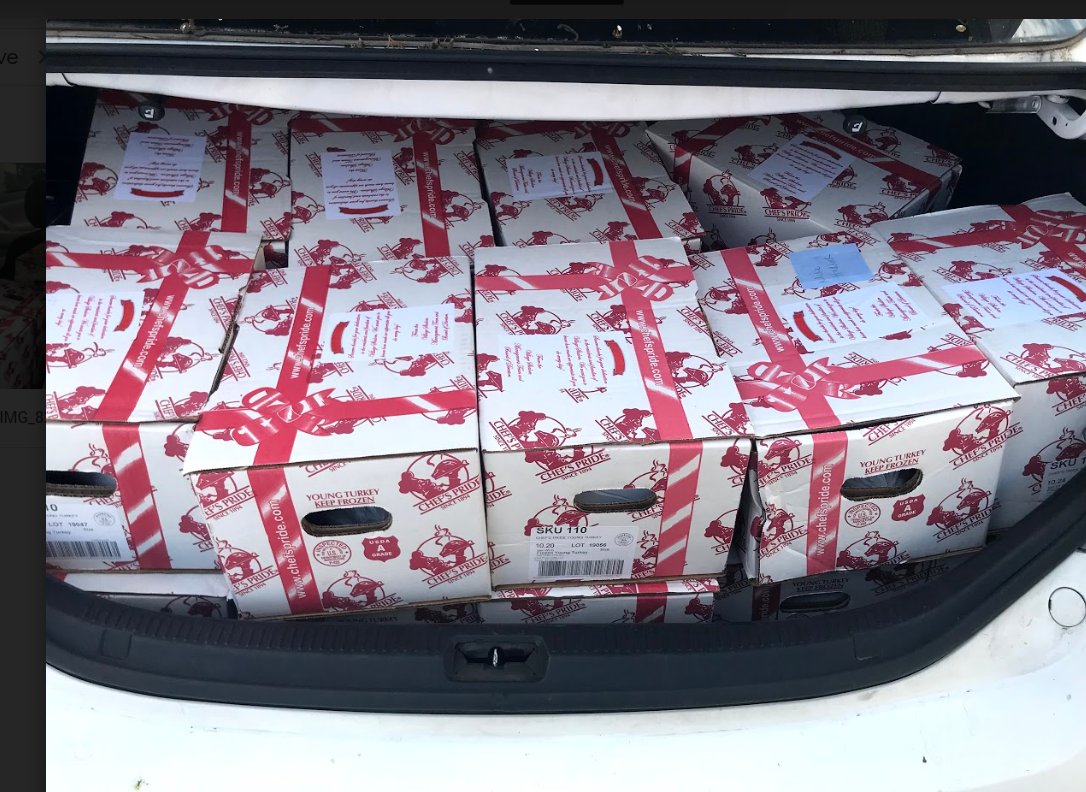 FeedKC's tweet photo. This past December, Project Leader Caitlin manually recovered 40 🦃from @VillageShalom!! Each weighed 10lbs. 400lbs of food recovered!!!

The FeedKC team will continue our efforts in finding a solution to food waste and hunger. #11DaysUntil..

#WeAllWin #EndFoodInsecurity https://t.co/AcJQ6bowlt