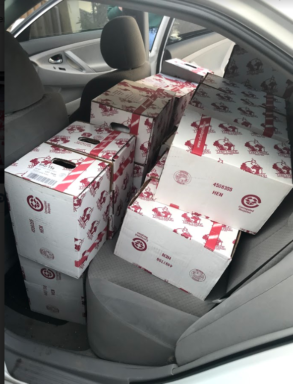 FeedKC's tweet photo. This past December, Project Leader Caitlin manually recovered 40 🦃from @VillageShalom!! Each weighed 10lbs. 400lbs of food recovered!!!

The FeedKC team will continue our efforts in finding a solution to food waste and hunger. #11DaysUntil..

#WeAllWin #EndFoodInsecurity https://t.co/AcJQ6bowlt