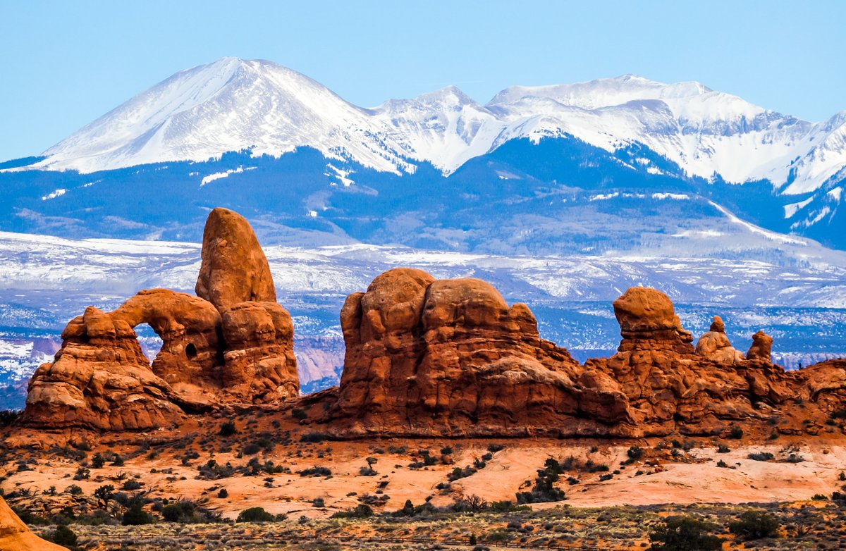 Interior's tweet photo. The snowcapped La Sal Mountains provide such gorgeous contrast @ArchesNPS. Pic courtesy of Nina Mayer Ritchie #Utah #FindYourPark https://t.co/LoMFi4ZVcP