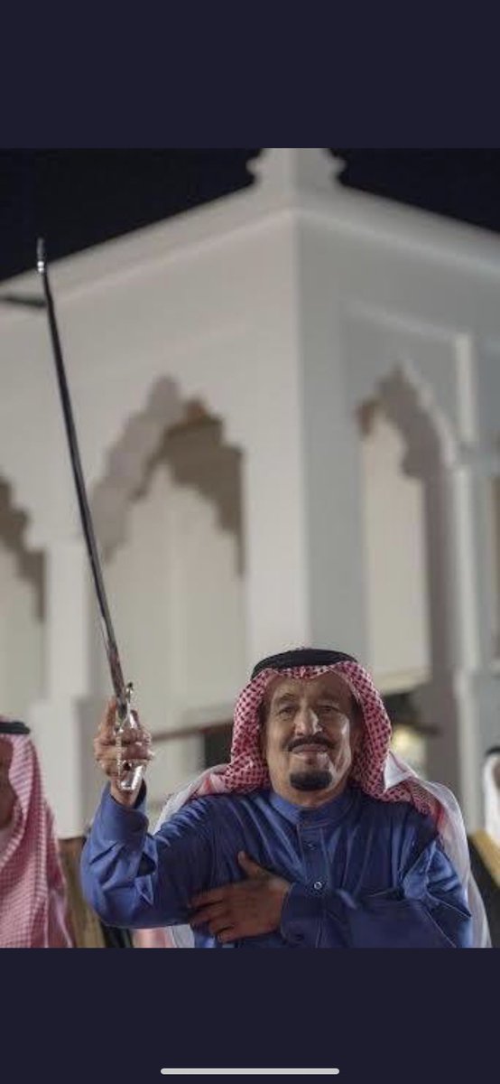 BQm666's tweet photo. الفخر والعز ما قفت عصوره
طالما كفك على السيف مركيها

كفك اللي بالنقيضين مشهوره
روس ترفعها وروس(ن) توطيها

لا اعتزيت اخو فهد والا اخو نوره
الله يرحم طبلة إذن(ن) تواليها
#الحرم_المكي https://t.co/SSwu8bbADh