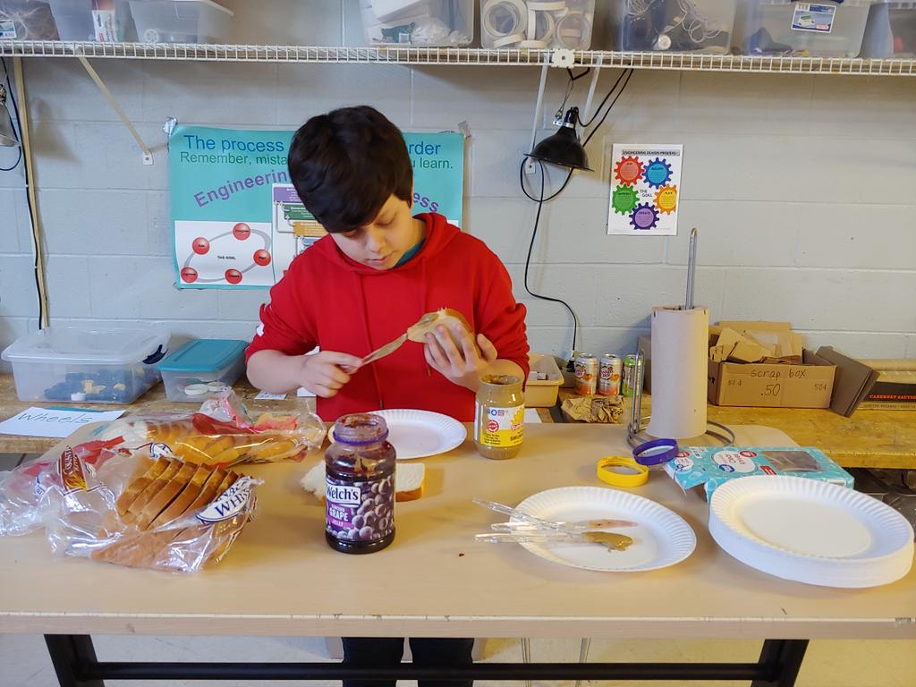 KKrawczyk4STEM's tweet image. How to make a seed butter and jelly sandwich #decomposition #algorithmicthinking #soft skills #STEMfun