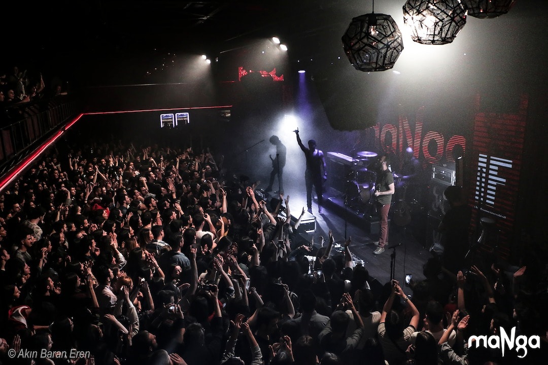 maNgaMusic's tweet photo. Geçen seneki If Eskişehir konserimizden bir #tbt! Bu sene de bu fotoğraflarda olup, dün akşam da yanımızda olan var mı?
#oNbeşyılmaNga #maNgaturnede #konser #eskişehir #ifeskişehir #event4ever @ifeskisehir @talent_istanbul
📷: @akinbaraneren https://t.co/ic57yI9A4i
