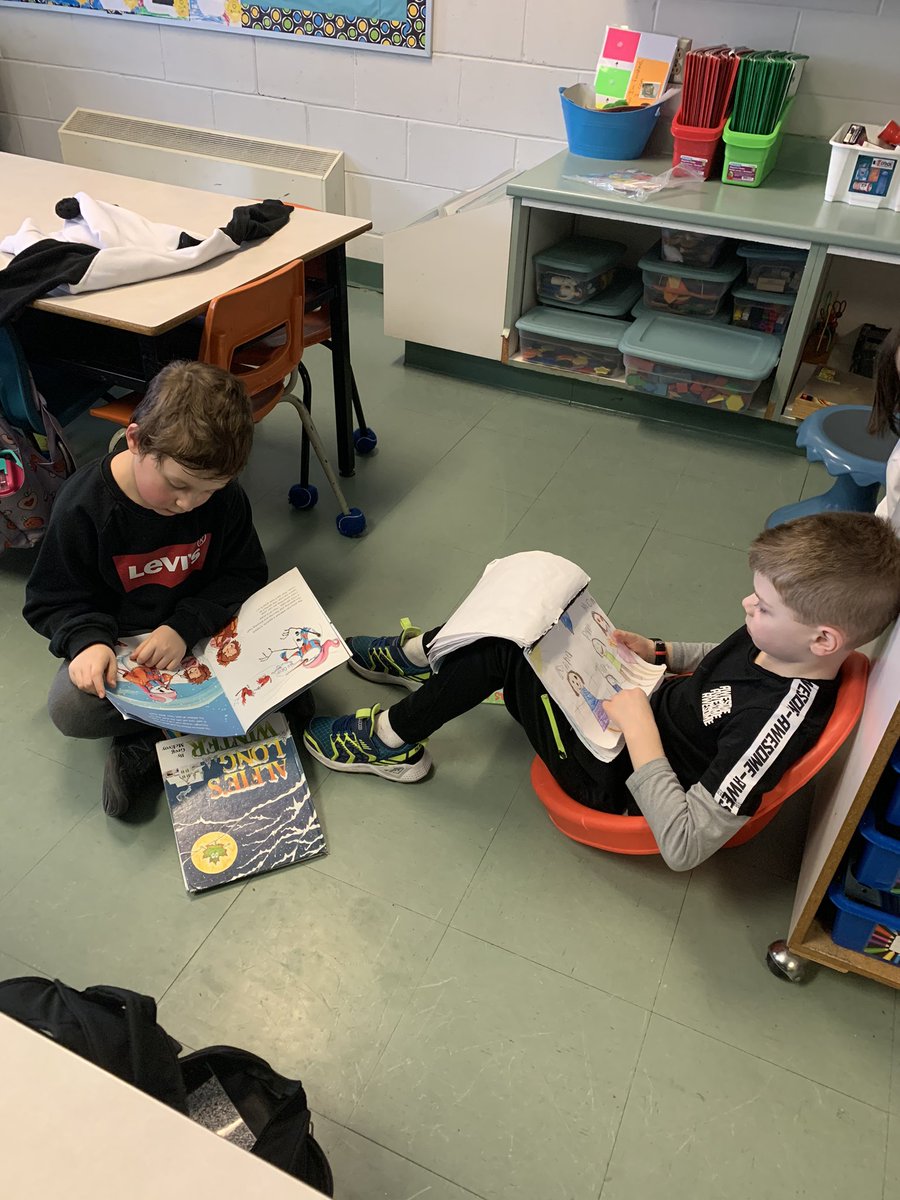 BCECathyKiss1's tweet photo. When they are all engaged in reading, I sneak pictures! #goodfitbooks #literacy https://t.co/DGrCWjSX31