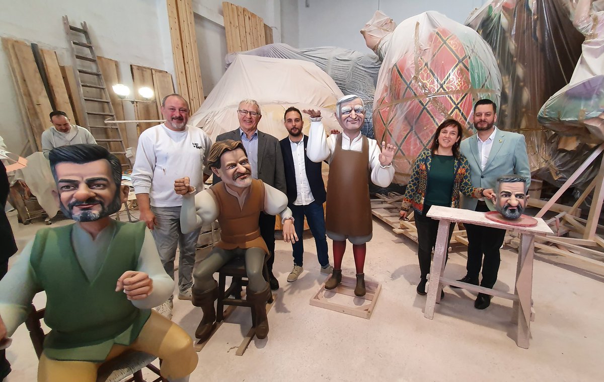 CompromisVLC's tweet photo. @joanribo @JCF_Valencia @carlosgaliana @isalozanovlc @_alejandroramon No podem evitar-ho... 🤷🏻♀️
Ens encanta ser #CombustiblePerAFalles! 🔥🔥
#Falles20 https://t.co/AFLTPV9Efj