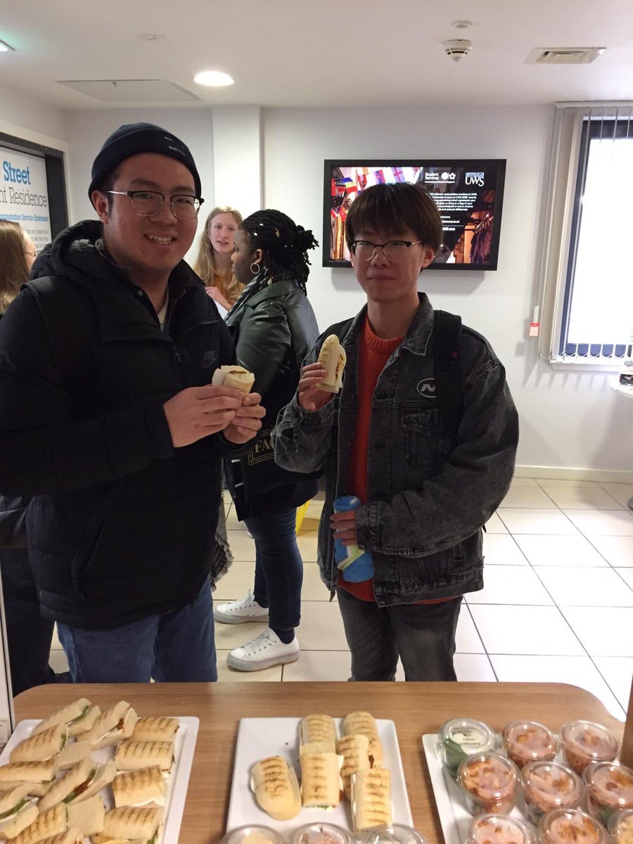 As part of #UniversityMentalHealthDay our Res Life team promoted healthy eating by giving out free food to our residents at Breakfast &amp; lunch today! <a href="/UniWestScotland/">UWS</a> thanks to the catering team for working with us! 🍏🍇🥗 #healthybodyhealthymind #uwsreslife #reslife