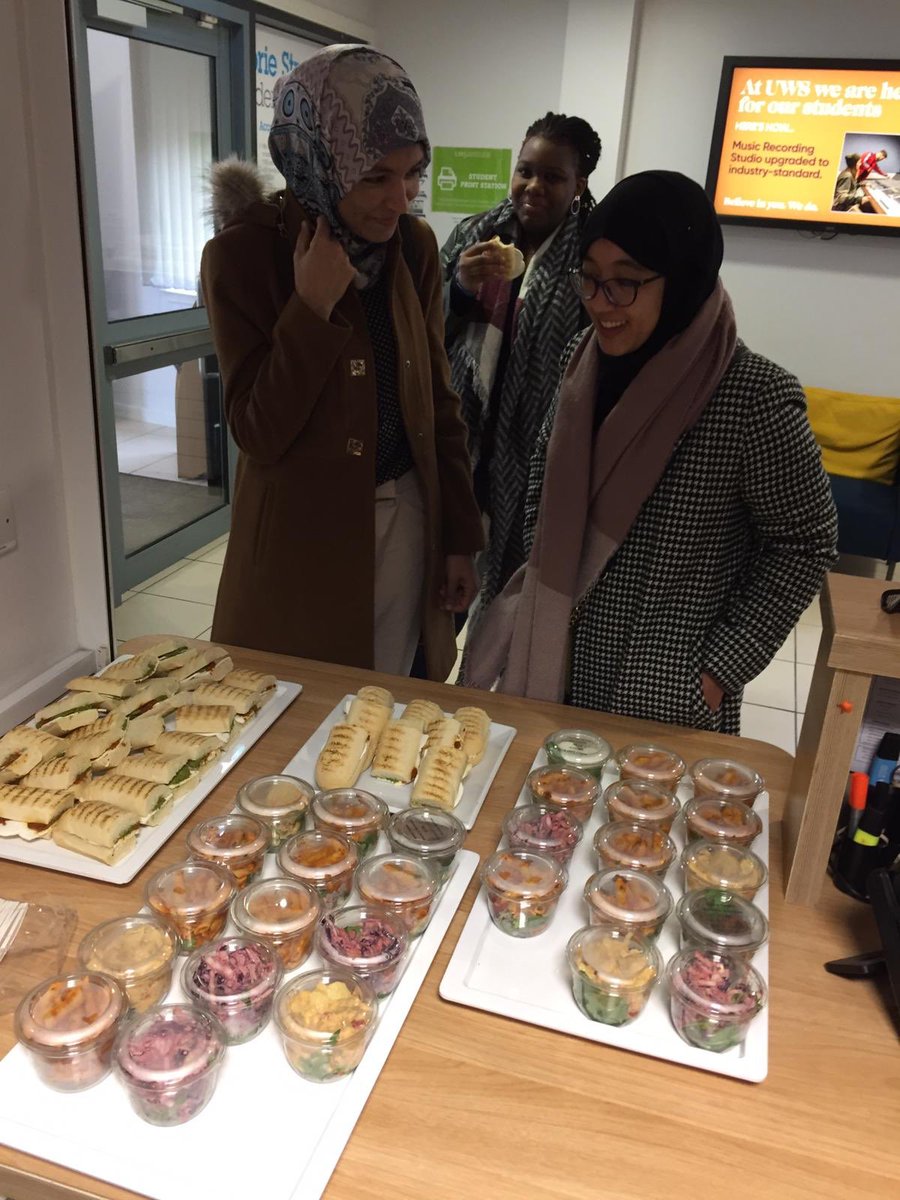 UWSResidences's tweet photo. As part of #UniversityMentalHealthDay our Res Life team promoted healthy eating by giving out free food to our residents at Breakfast &amp; lunch today! @UniWestScotland thanks to the catering team for working with us! 🍏🍇🥗 #healthybodyhealthymind #uwsreslife #reslife https://t.co/FSQDJTL44I