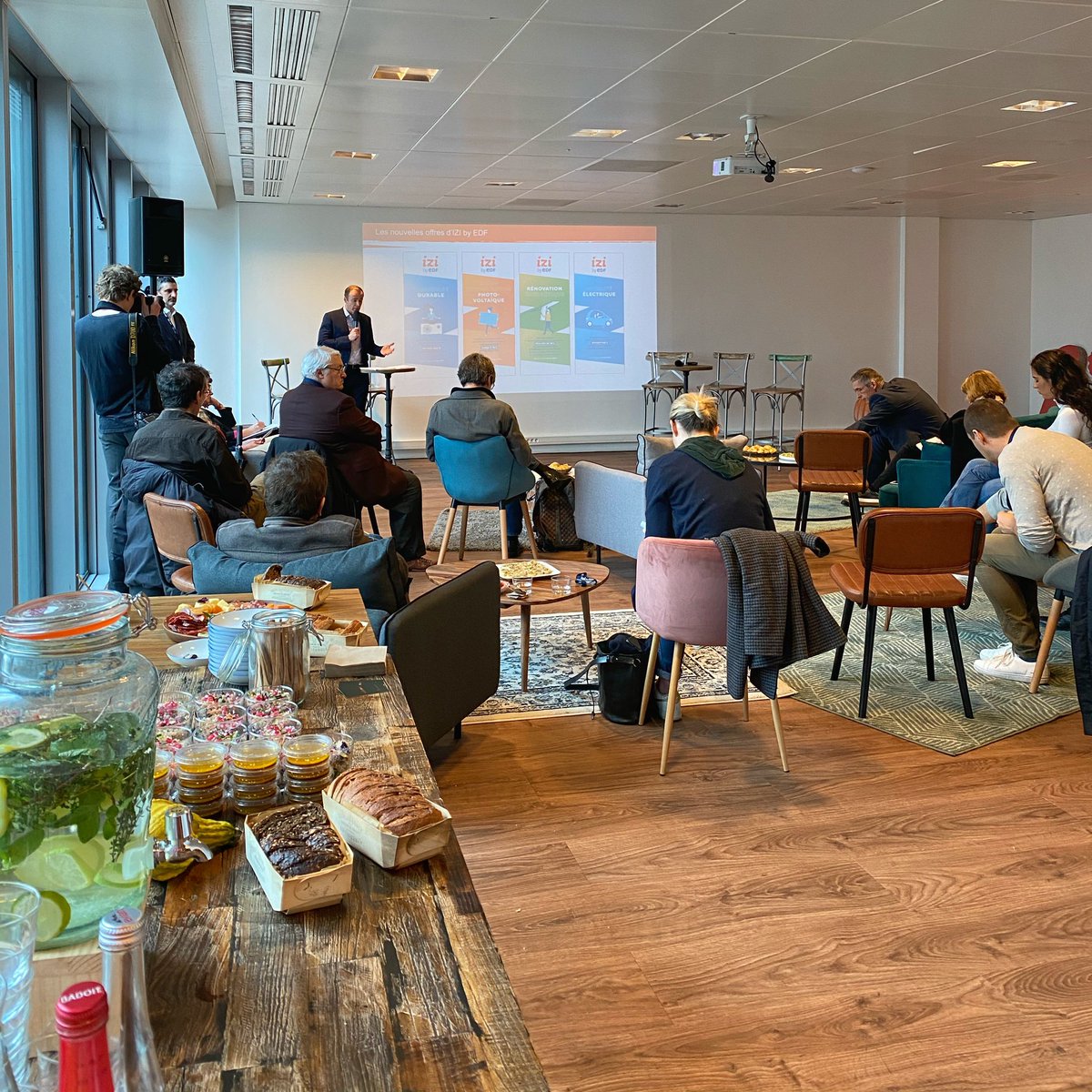 IZIbyEDF's tweet photo. #Conférencedepresse Aujourd’hui, IZI by EDF dévoile sa nouvelle gamme d’offres dédiées à la #transitionénergétique. Suivez la conférence de presse en live sur notre compte Twitter ! @eric_plantive, @FGourdellier et @MyChauffage https://t.co/kfnLqkYSej