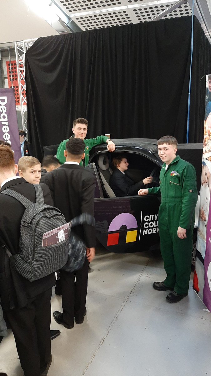 <a href="/CCN_AviationEng/">Stuart Mackay</a> students managing the queues well to have a go <a href="/CcnEngineering/">CCN Engineering</a> technology <a href="/norfolkskills/">Norfolk and Suffolk Skills and Careers Festival</a> show, hurry along to see what we offer <a href="/norwichcollege/">City College Norwich</a> !