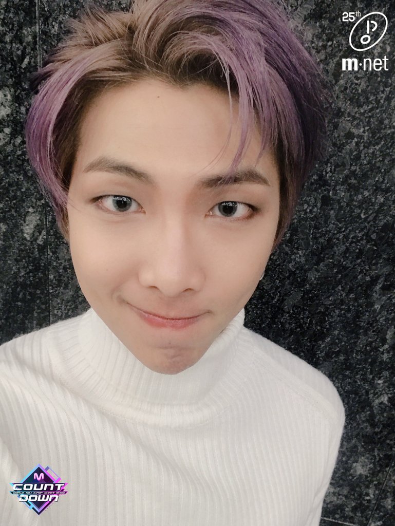 RM_tree_twt's tweet photo. @BTS_twt 사랑혀... 마니마니......💜 https://t.co/gsPVvPJzcX
