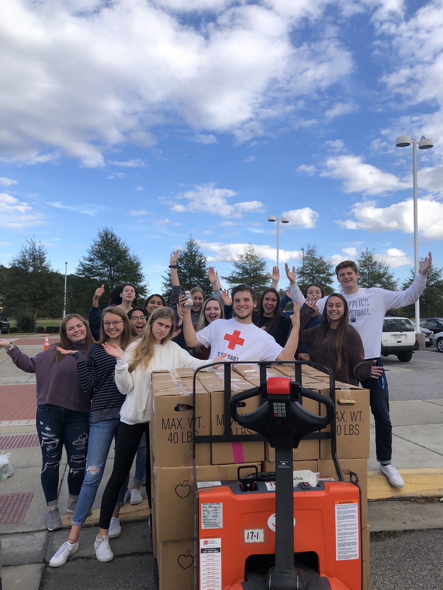 gfhslead4change's tweet photo. The Can-Do’s are SO excited to be named 1st place winners of the February 2020 round of the @lead4changeorg #WorldHungerChallenge!!! Over 13,000 cans and now $10,000 to @FoodbankSEVA! #lead4change #gfhslead4change #candos #foodinsecurity #foodbankseva #grassfieldhs #cpschoolsva https://t.co/ALycYUSGA7